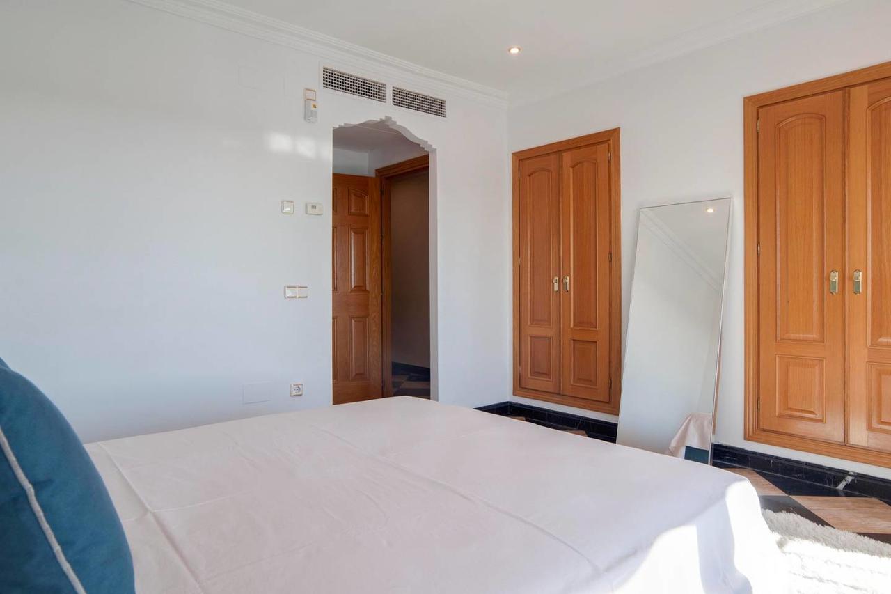 Oleholidays Pb 218 Primera Línea De Mar Puerto Banús Apartamento Marbella