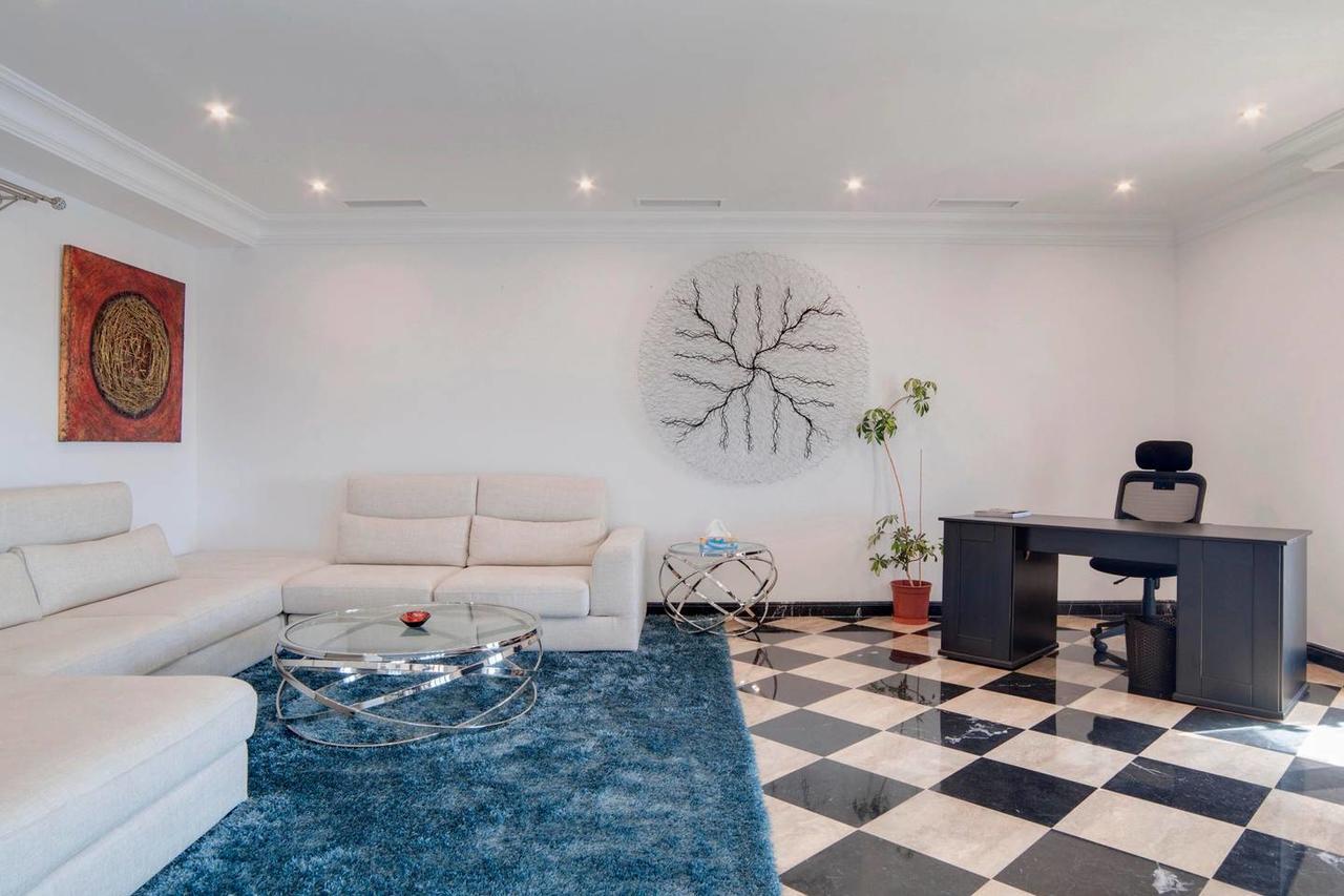 Oleholidays Pb 218 Primera Línea De Mar Puerto Banús Apartamento